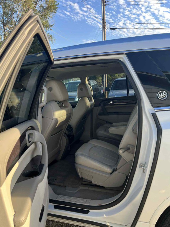 2017 Buick Enclave Image 11