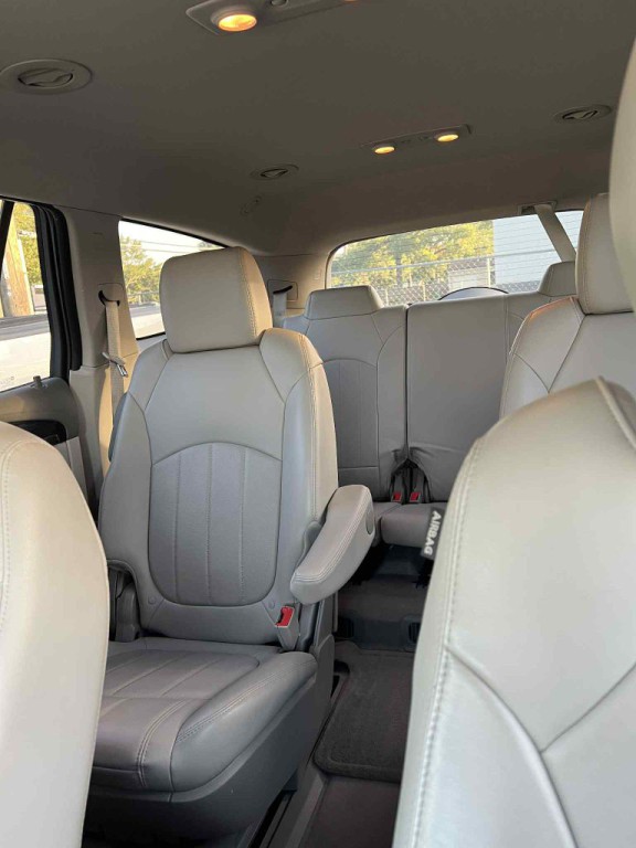 2017 Buick Enclave Image 12