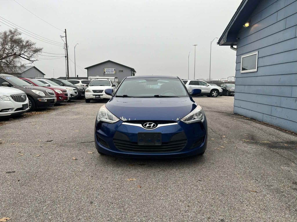 2016 Hyundai Veloster Image 2