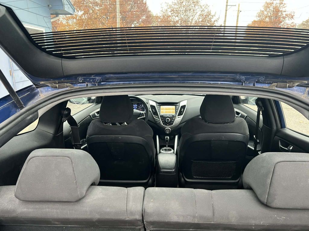 2016 Hyundai Veloster Image 6