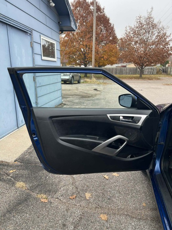 2016 Hyundai Veloster Image 9