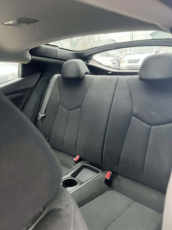 2016 Hyundai Veloster Image 11