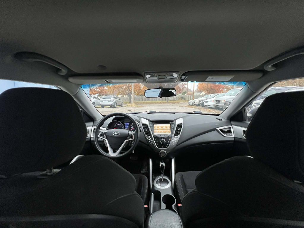 2016 Hyundai Veloster Image 13
