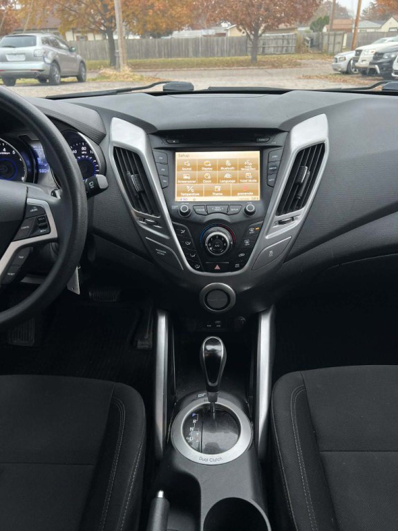 2016 Hyundai Veloster Image 15
