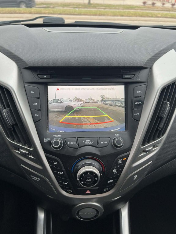 2016 Hyundai Veloster Image 16