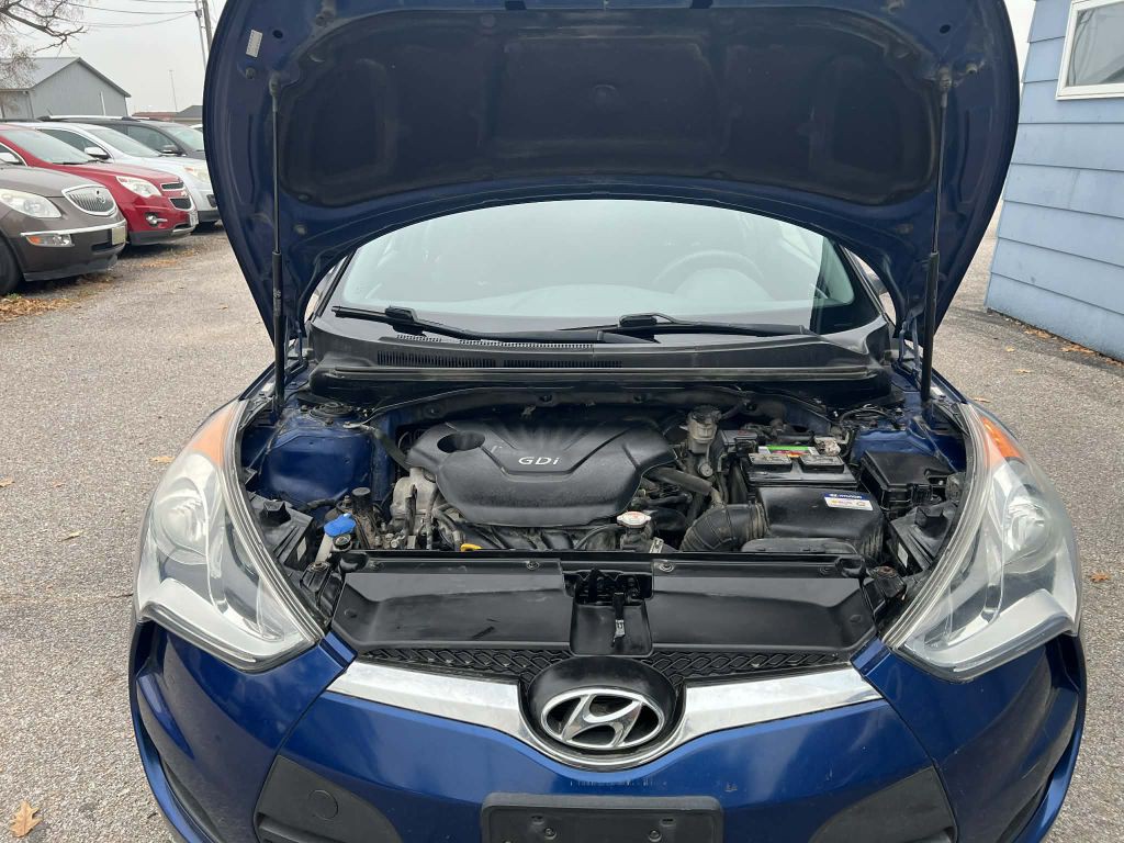 2016 Hyundai Veloster Image 18