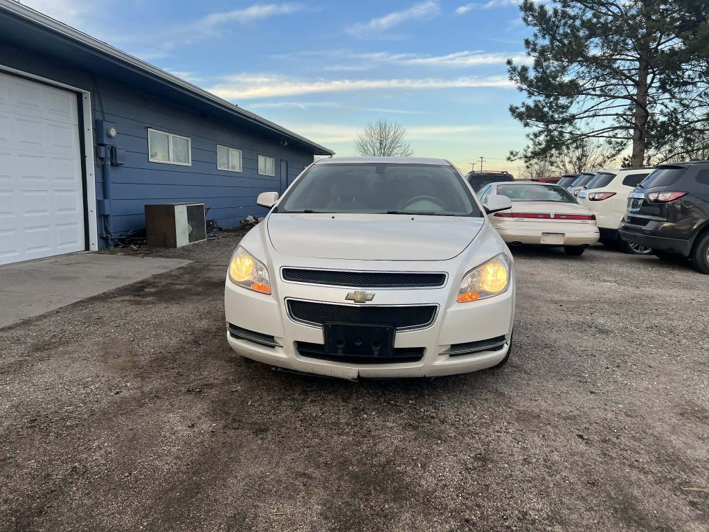2011 Chevrolet Malibu Image 2