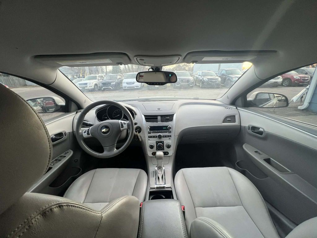 2011 Chevrolet Malibu Image 11