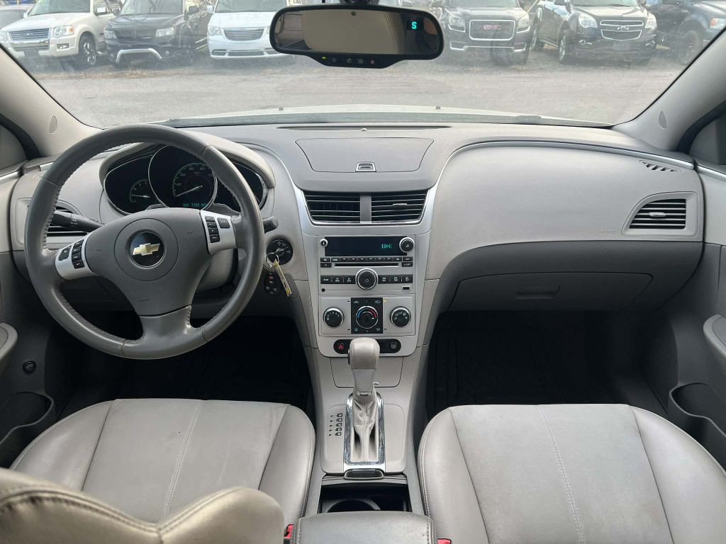 2011 Chevrolet Malibu Image 12