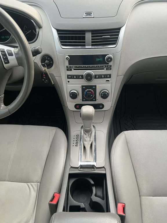 2011 Chevrolet Malibu Image 13