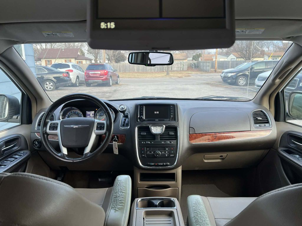 2015 Chrysler Town & Country Image 14