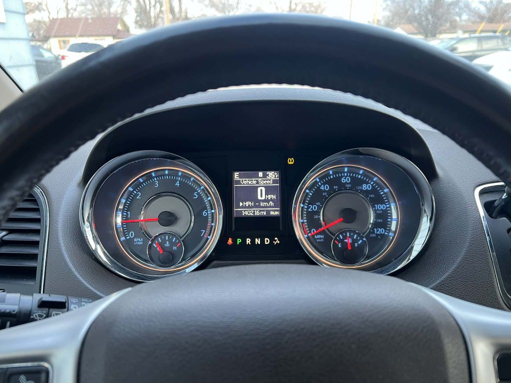 2015 Chrysler Town & Country Image 17