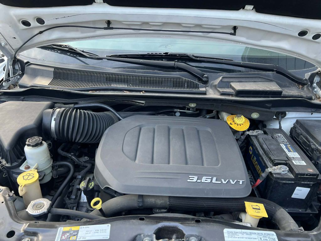 2015 Chrysler Town & Country Image 19