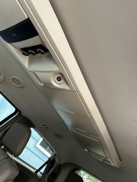 2015 Chrysler Town & Country Image 11