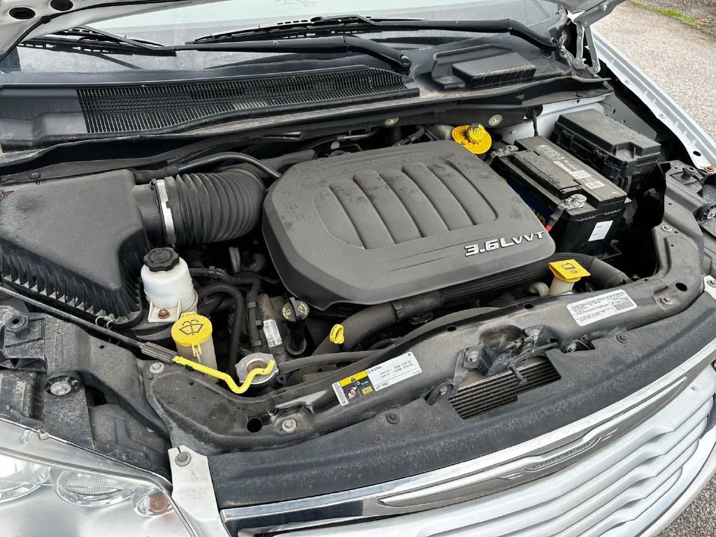 2015 Chrysler Town & Country Image 15