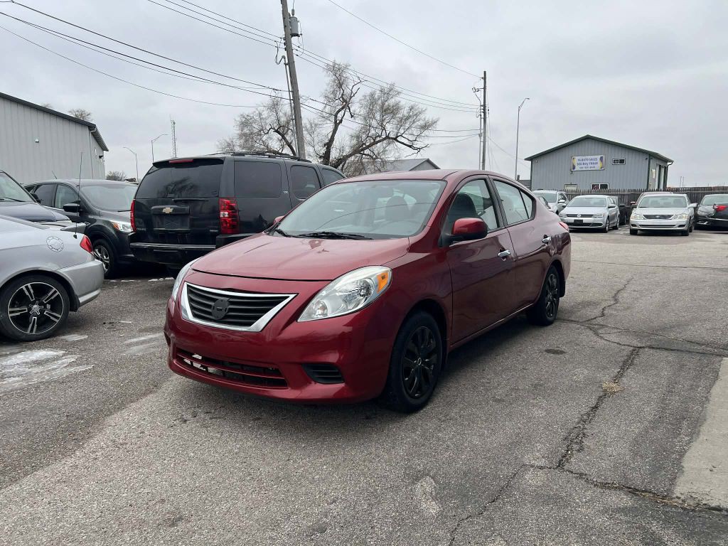 2013 Nissan Versa Image 1