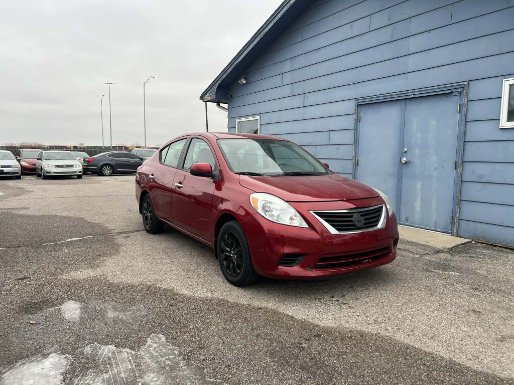 2013 Nissan Versa Image 3