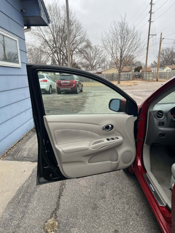 2013 Nissan Versa Image 8