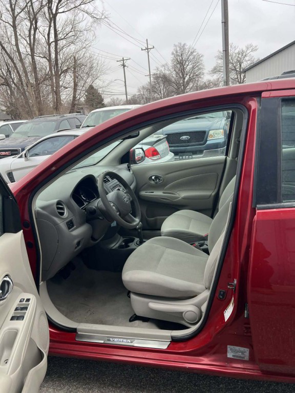 2013 Nissan Versa Image 9