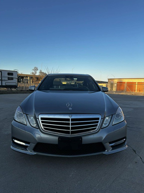 2013 Mercedes-Benz E-Class Image 2