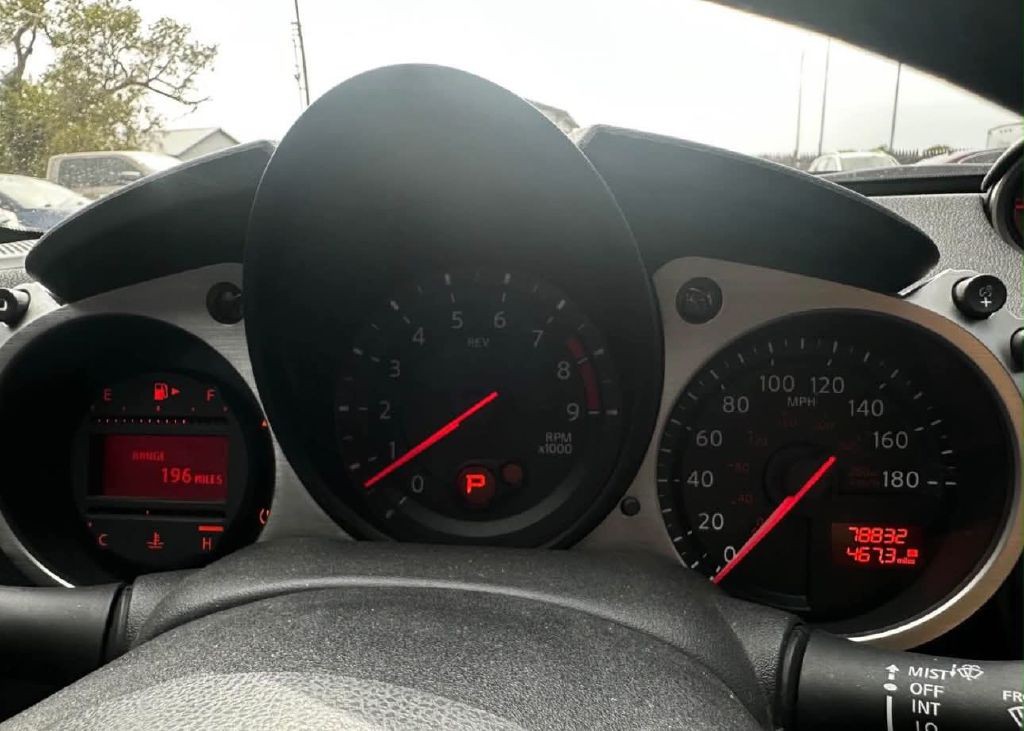 2017 Nissan 370Z Image 11