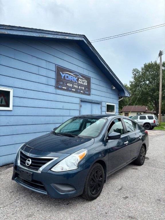 2015 Nissan Versa Image 1