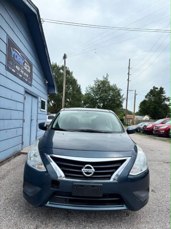 2015 Nissan Versa Image 2