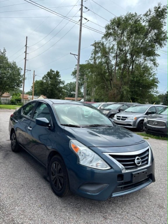 2015 Nissan Versa Image 3