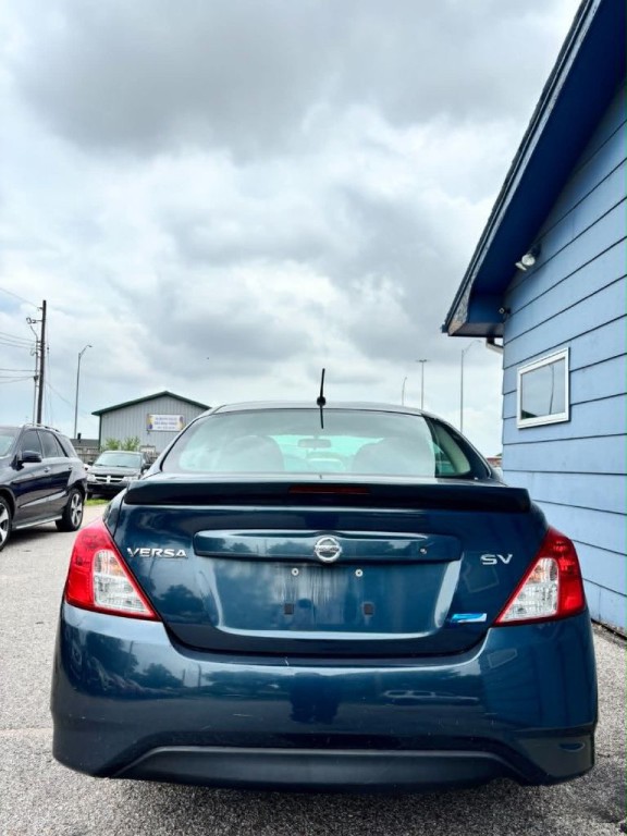 2015 Nissan Versa Image 4