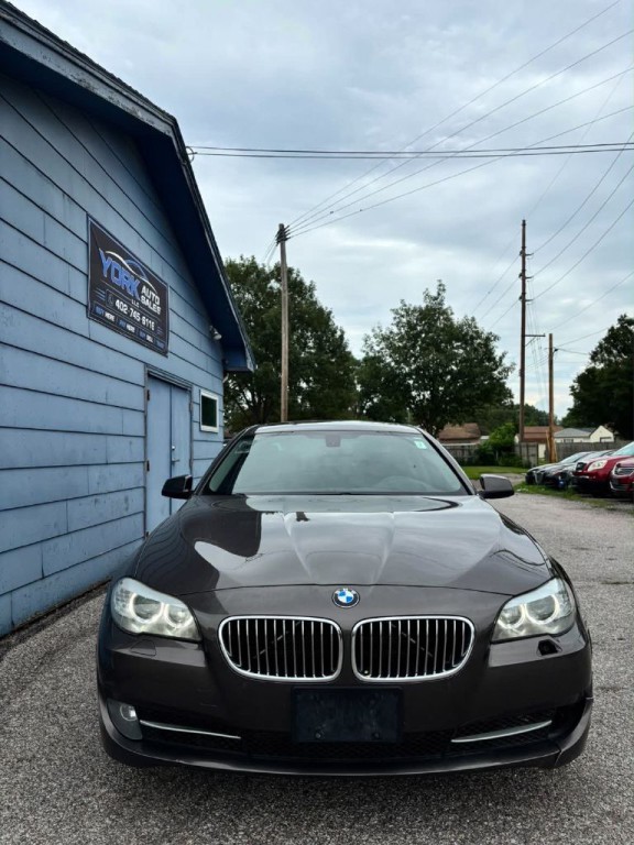 2013 BMW 5 Series Image 2