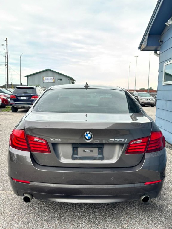 2013 BMW 5 Series Image 4