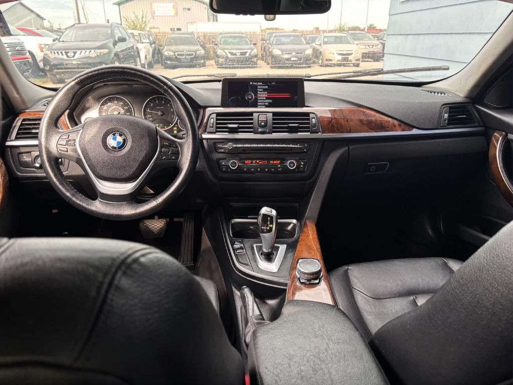 2015 BMW 3 Series Image 9