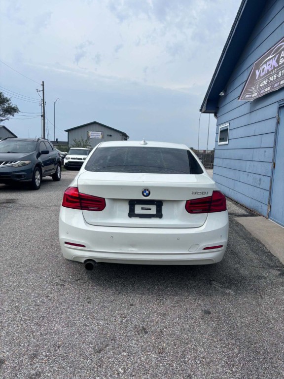 2017 BMW 3 Series Image 4