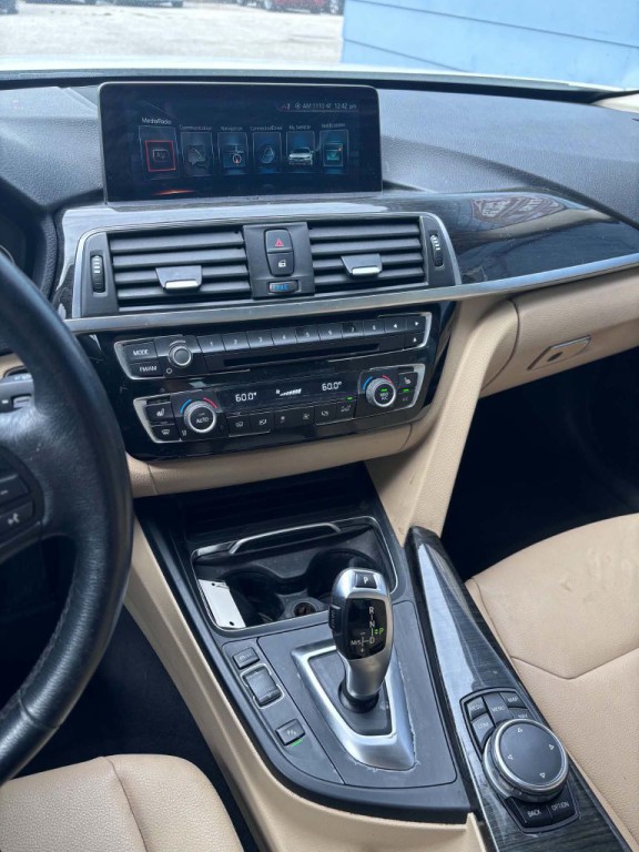 2017 BMW 3 Series Image 9