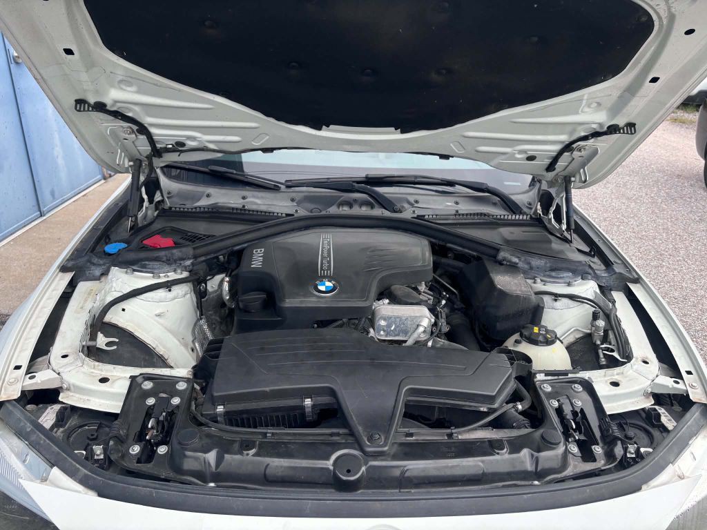 2017 BMW 3 Series Image 15
