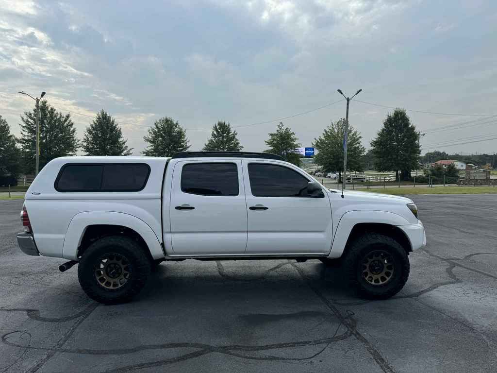 2015 Toyota Tacoma Image 9