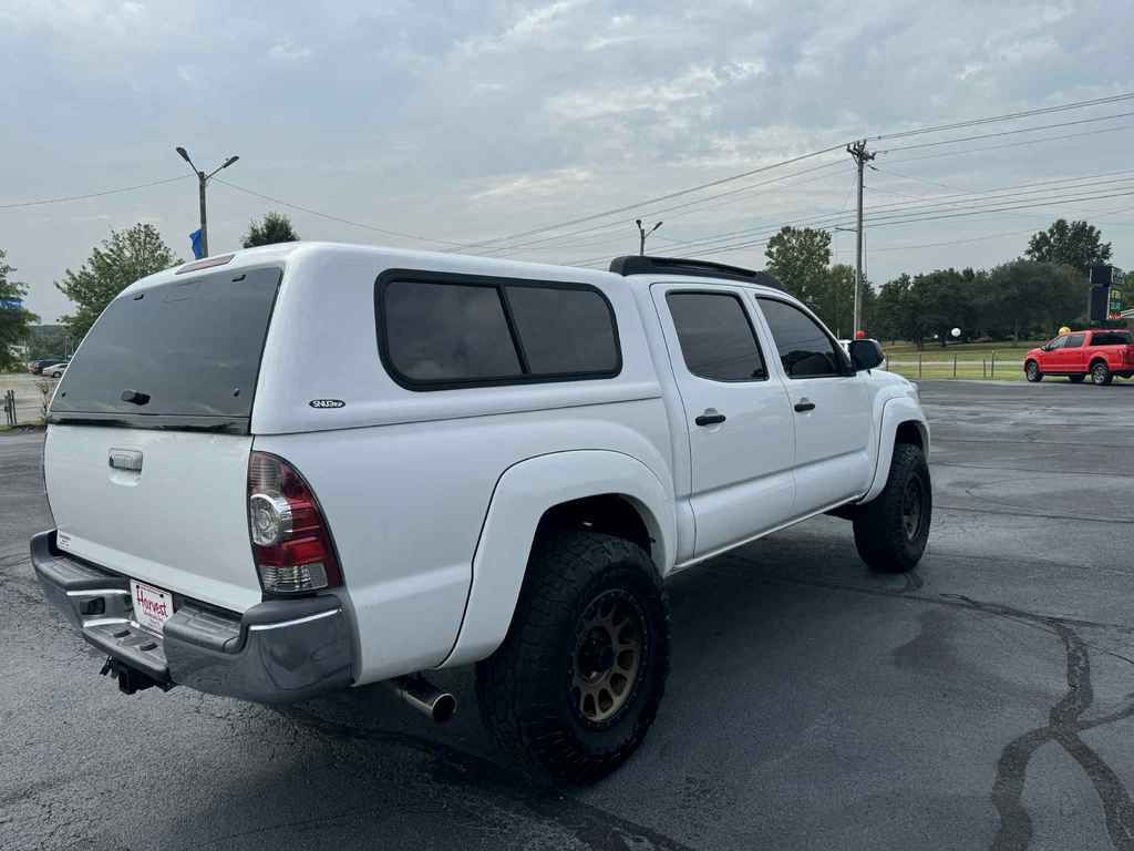 2015 Toyota Tacoma Image 10