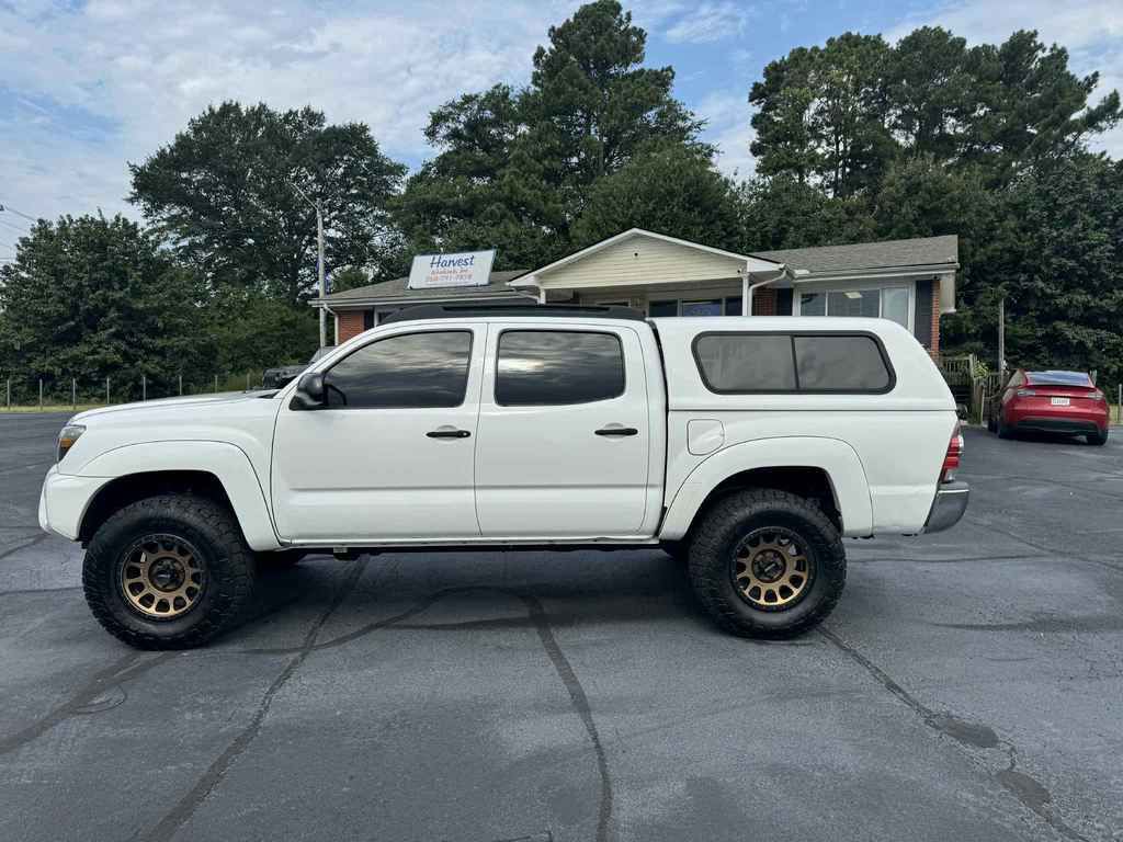 2015 Toyota Tacoma Image 12