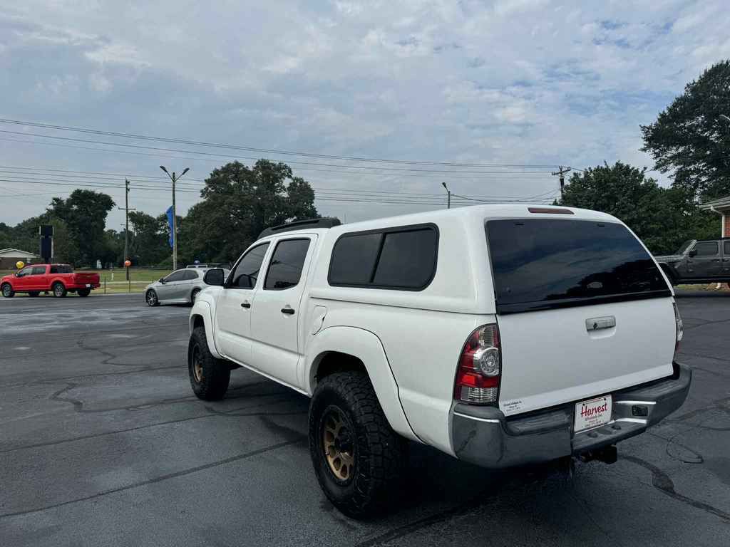 2015 Toyota Tacoma Image 13