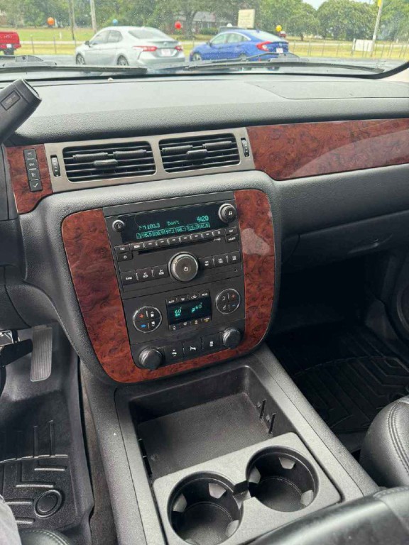 2013 Chevrolet Tahoe Image 1