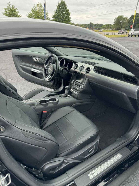 2020 Ford Mustang Image 2