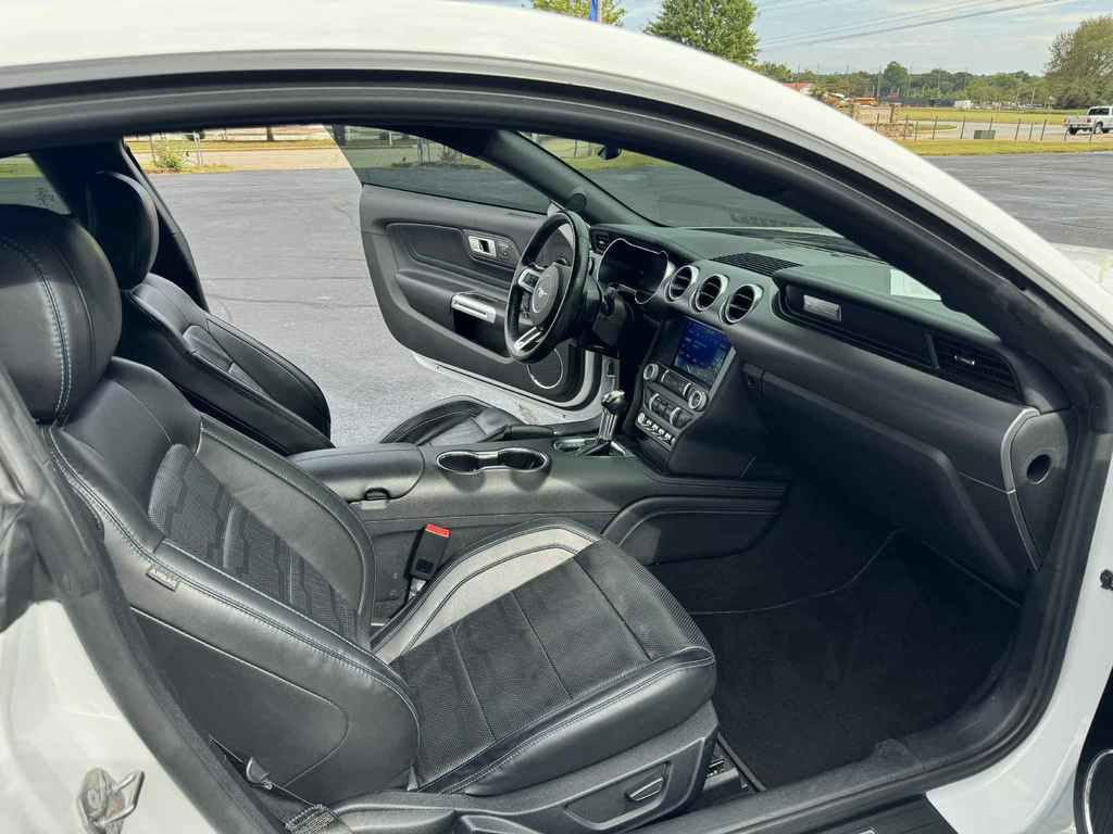 2021 Ford Mustang Image 4
