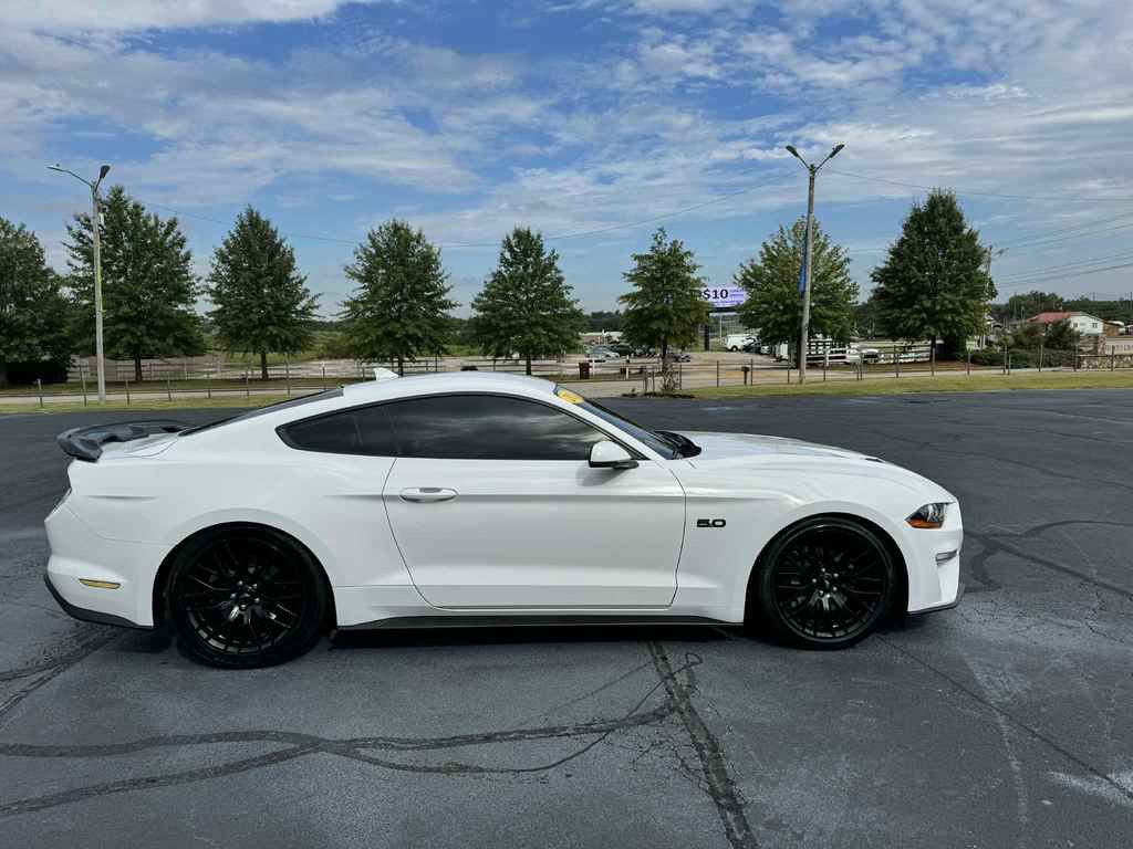 2021 Ford Mustang Image 9