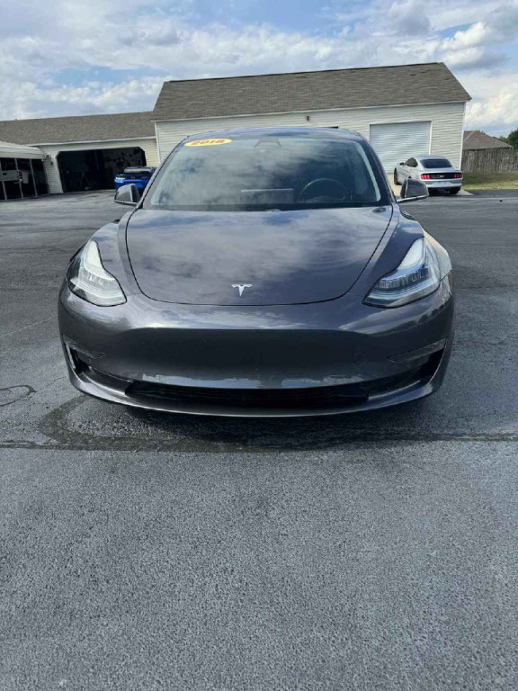 2018 Tesla Model 3 Image 9