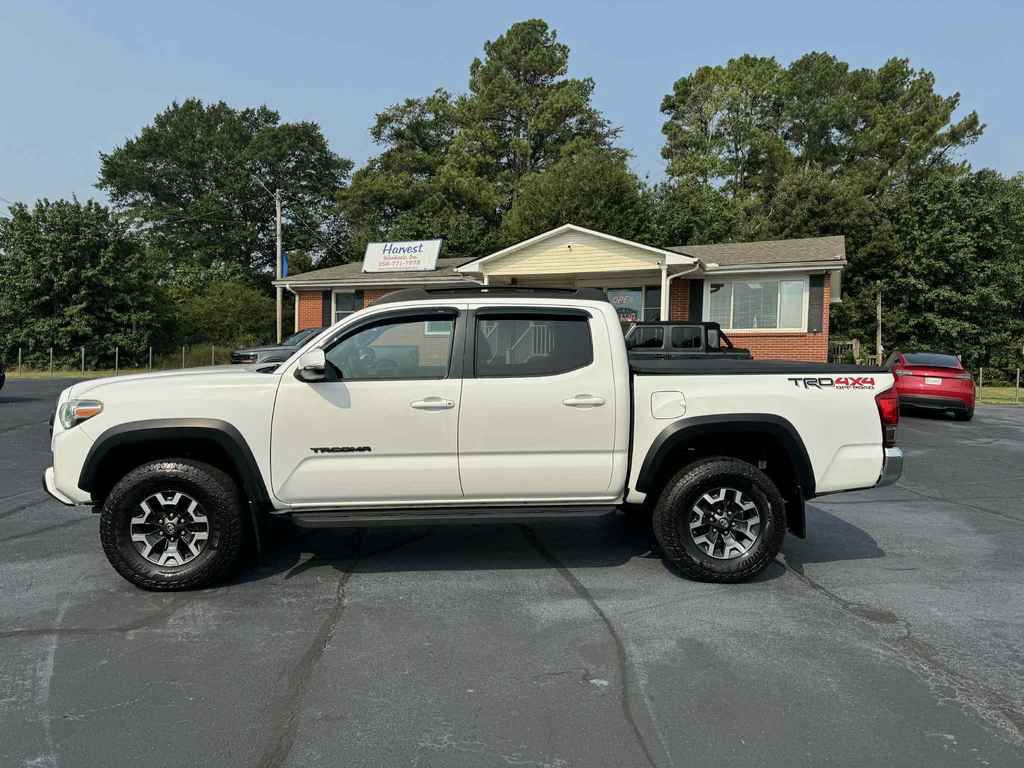 2016 Toyota Tacoma Image 2