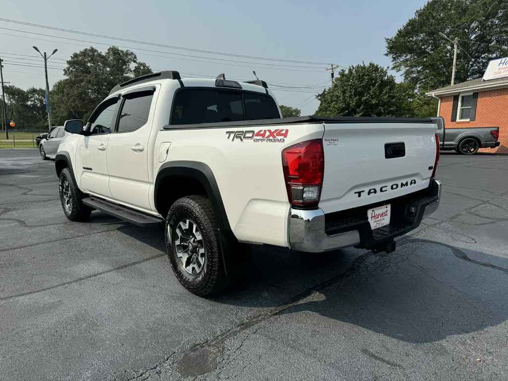 2016 Toyota Tacoma Image 3