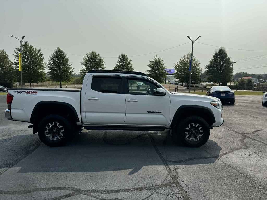 2016 Toyota Tacoma Image 6