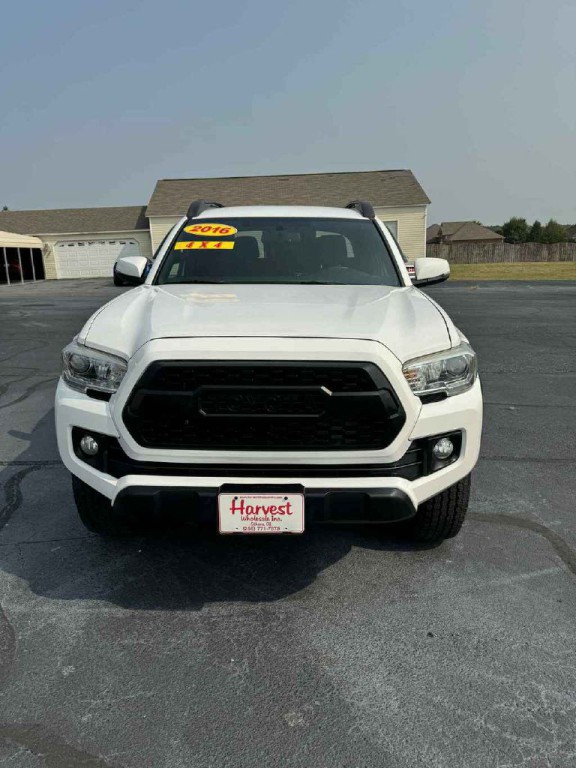 2016 Toyota Tacoma Image 8