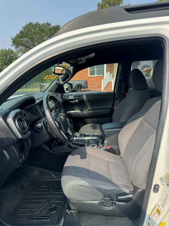 2016 Toyota Tacoma Image 9