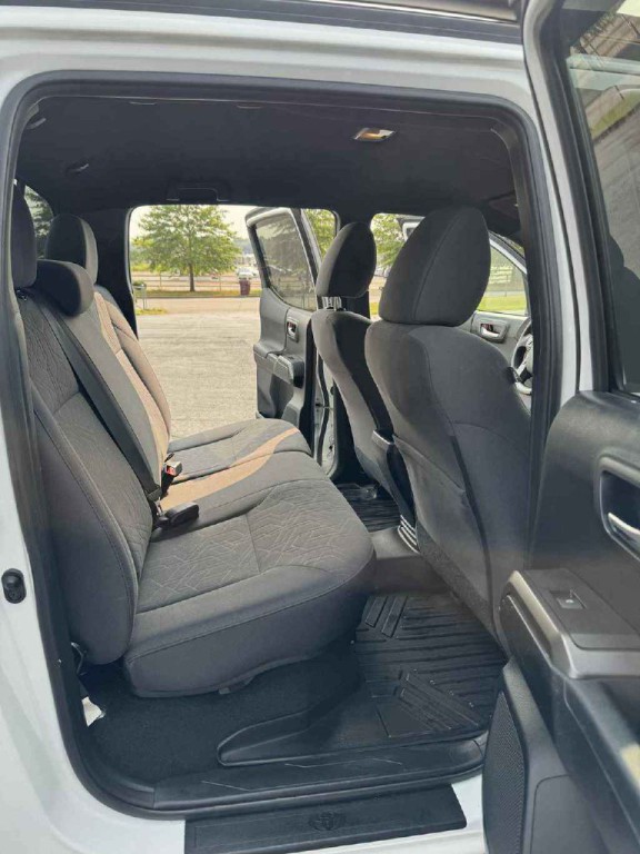 2016 Toyota Tacoma Image 11